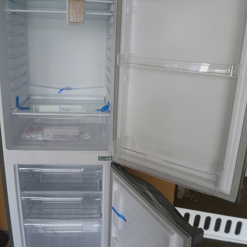 Холодильник с морозильной камерой FS 2220 X (уценка)